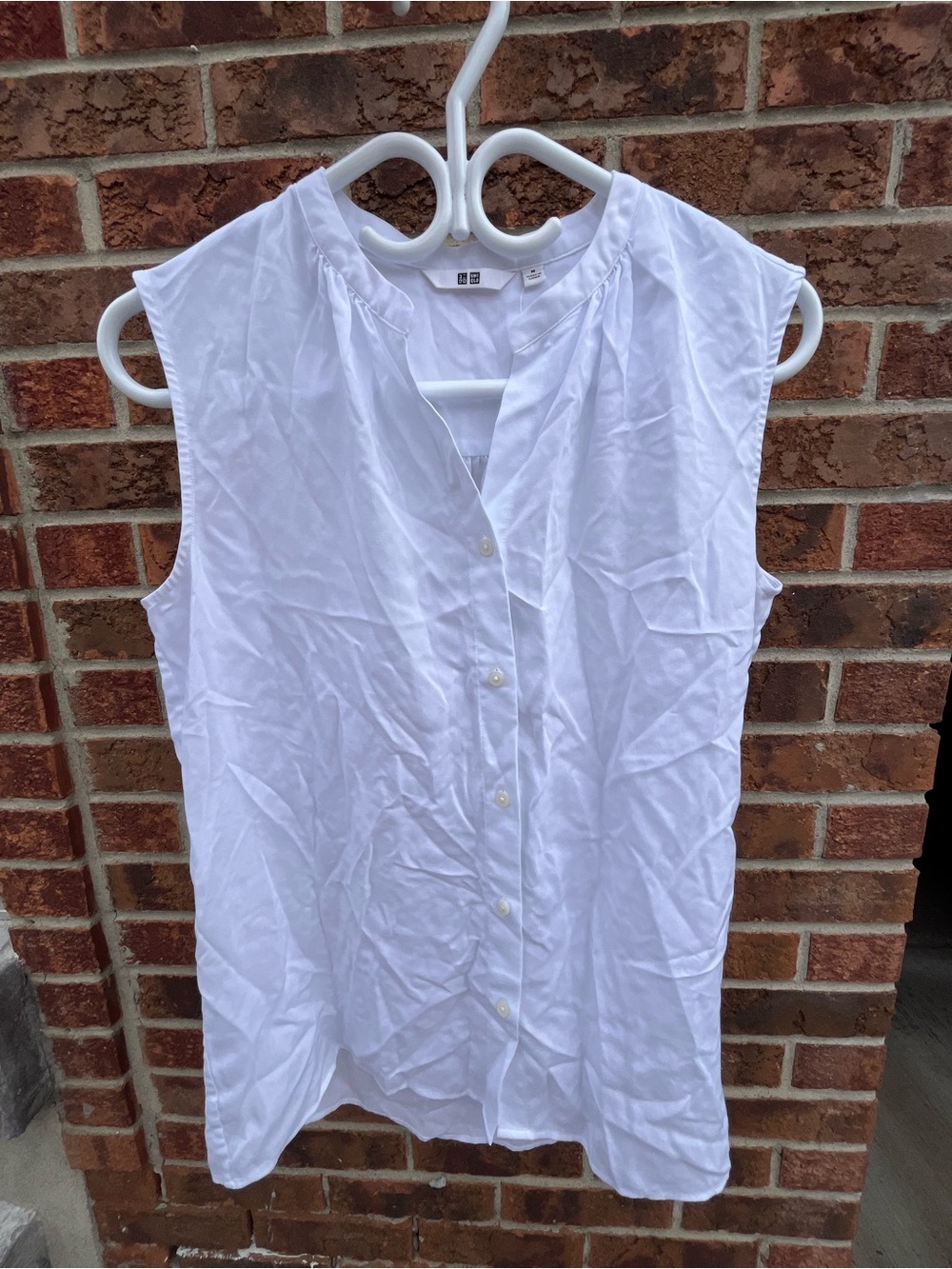 Uniqlo White Sleeveless Button-Front Camisole Top